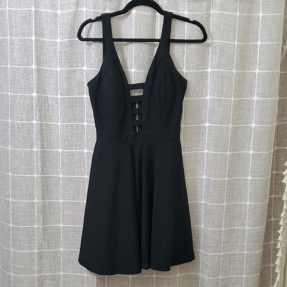 Trac Black Backless Dress with Sleek Design